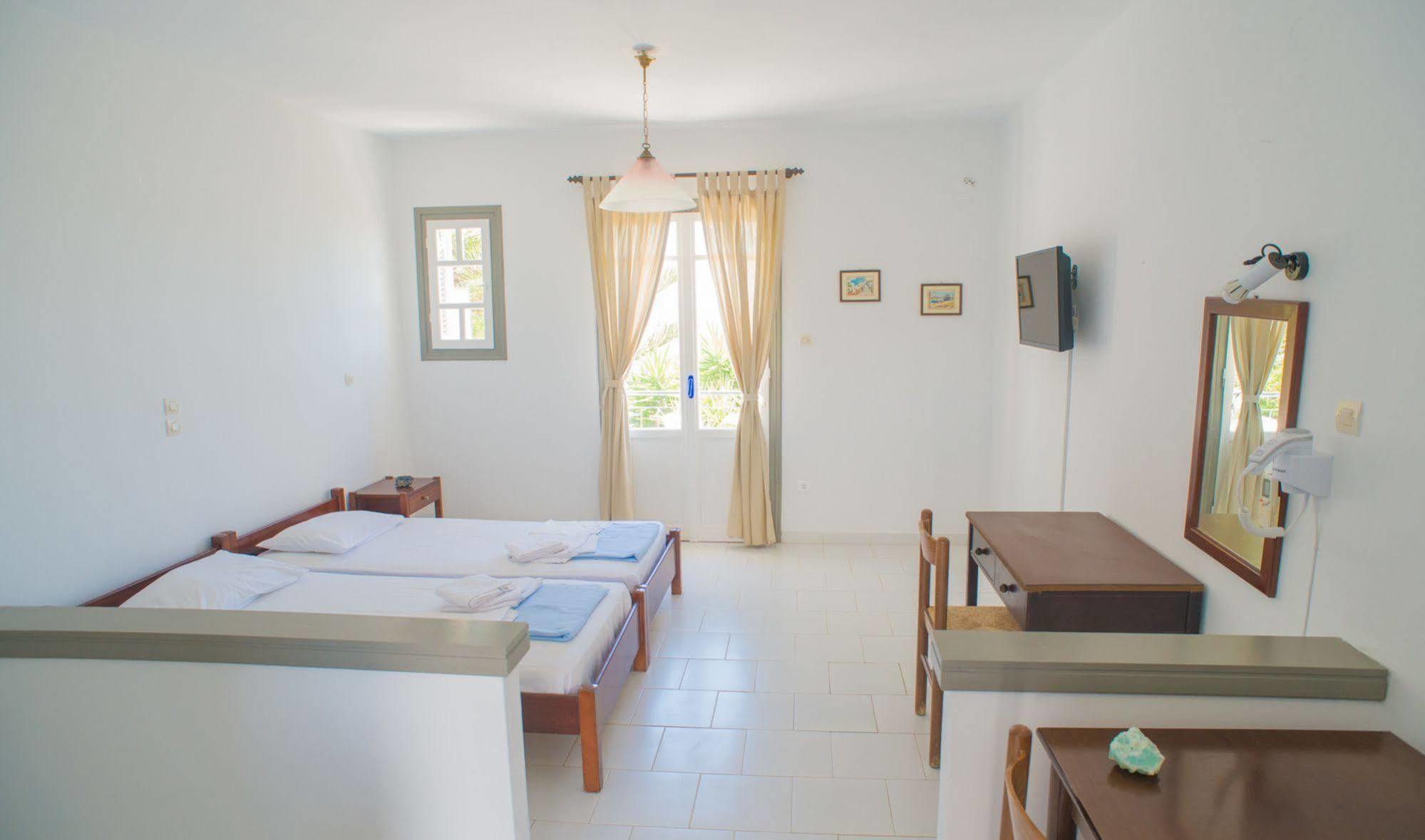 Ostria Hotel & Apartments Gavrio Luaran gambar